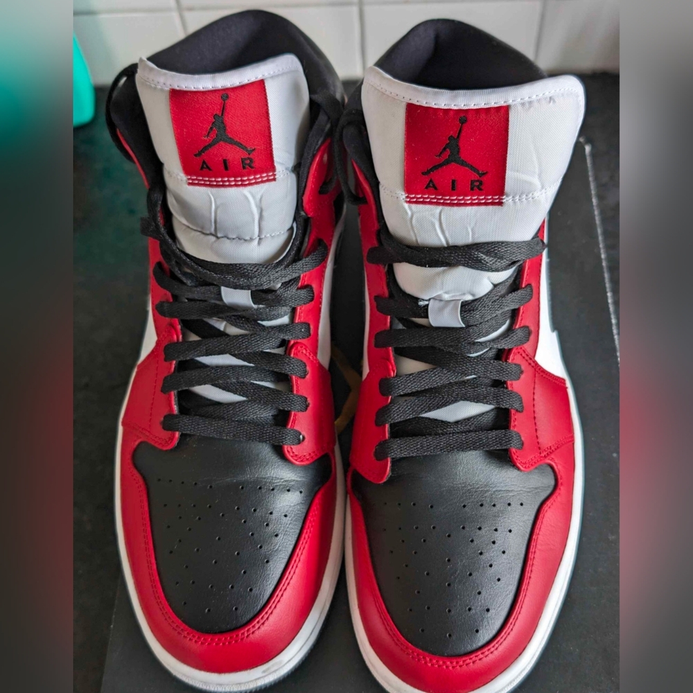 Jordan 1 MidChicago